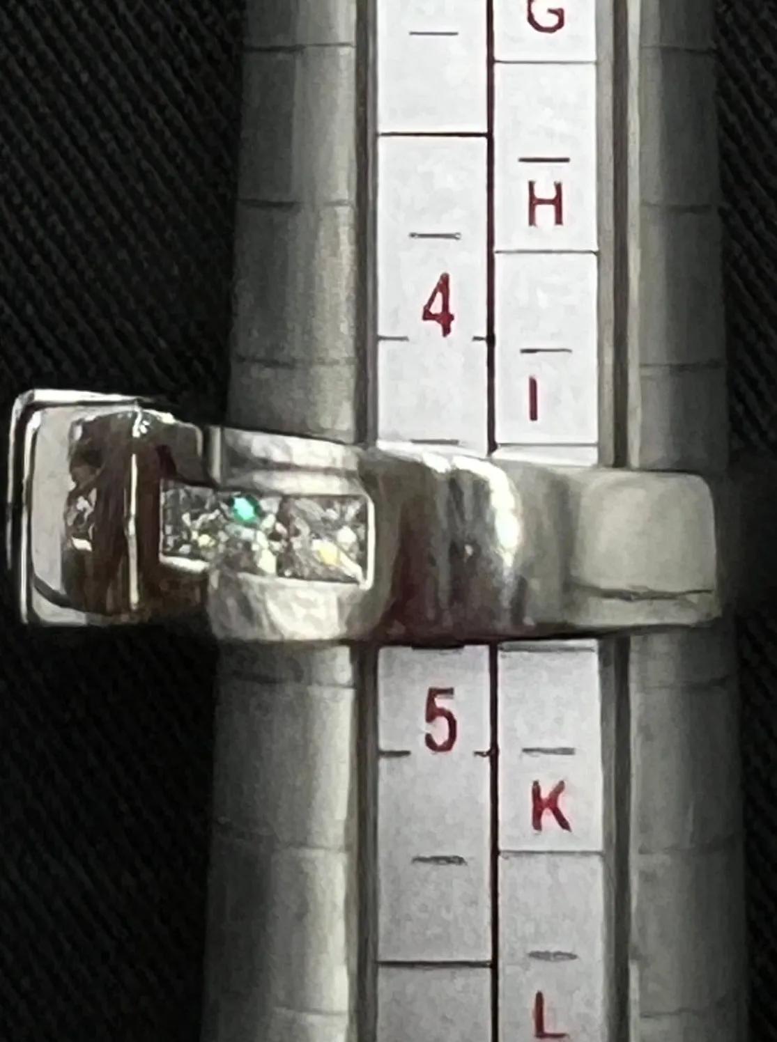 Exquisite 18ct White Gold 7-Stone Diamond Engagement Ring